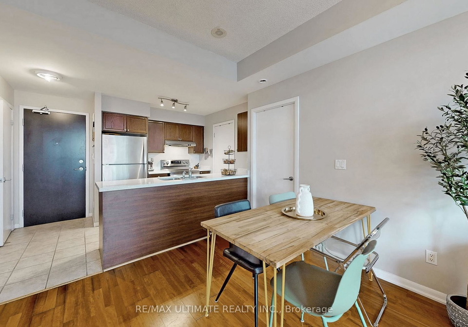 231-fort-york-boulevard-toronto-ontario-c13116316