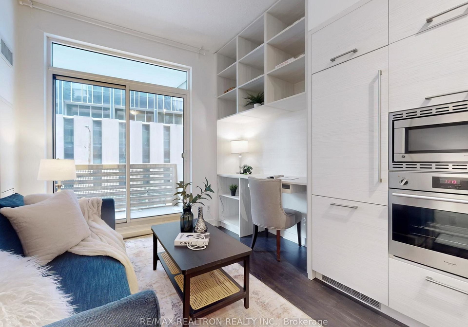 2221-yonge-street-toronto-ontario-c13116772