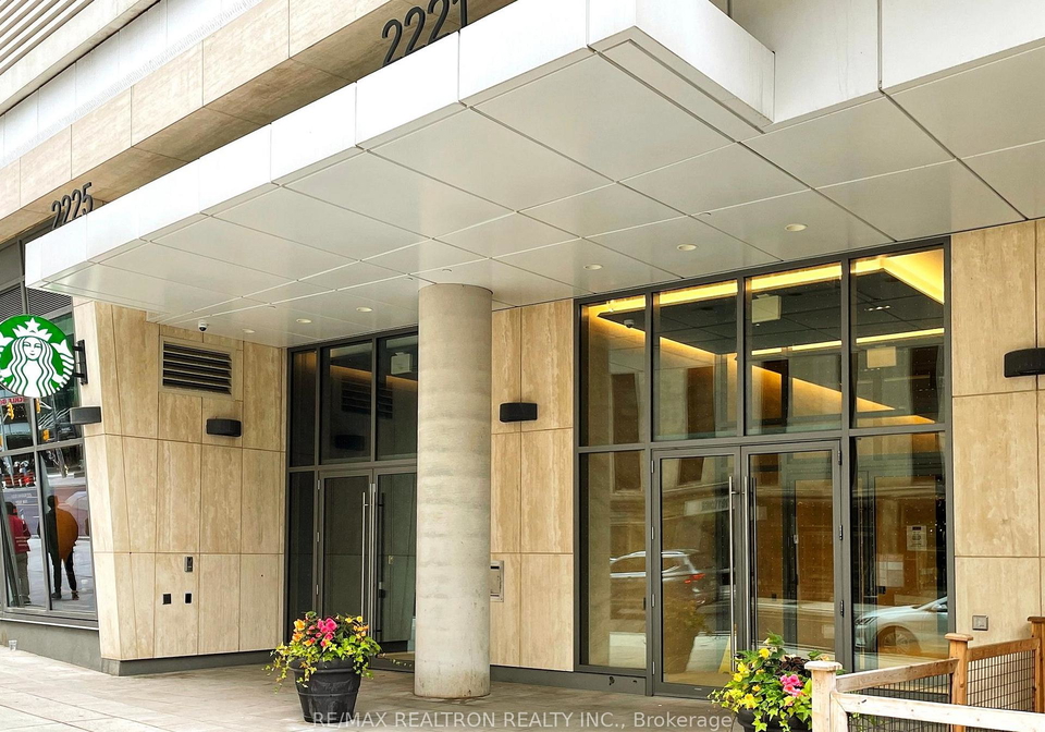 2221-yonge-street-toronto-ontario-c13116772