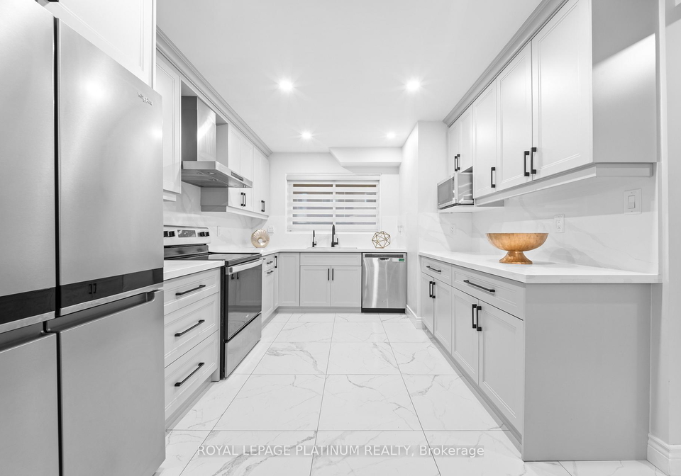 18-cotton-downway-north-york-ontario-c13117092