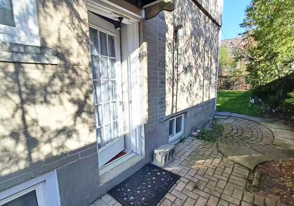 lower-256-homewood-avenue-toronto-ontario-c13117722