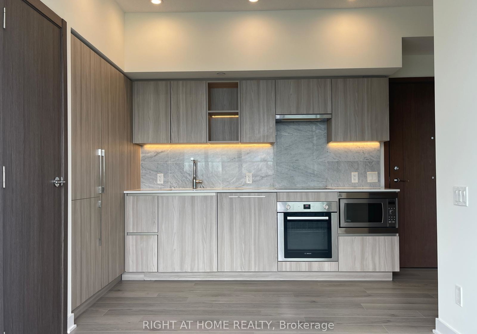 19-bathurst-street-toronto-ontario-c13117934