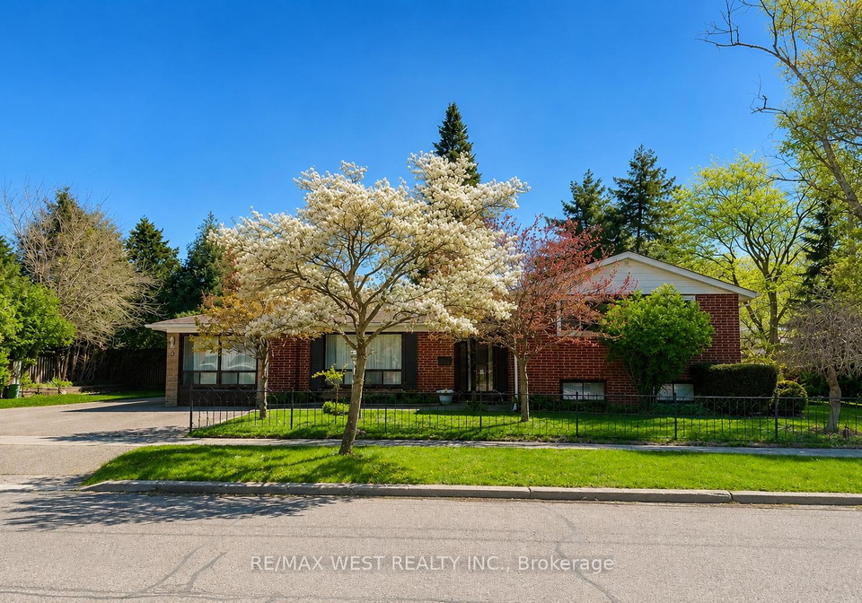 2-lisburn-crescent-north-york-ontario-c13118664
