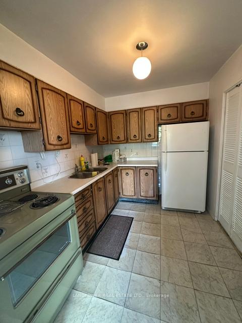 5-shady-golf-way-east-york-ontario-c13119568