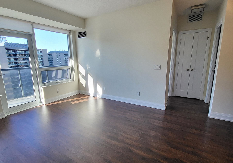 5-sheppard-avenue-e-north-york-ontario-c13120126