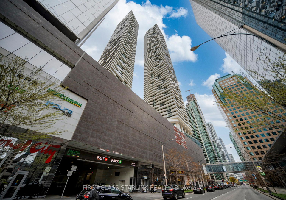 100-harbour-street-toronto-ontario-c13120516