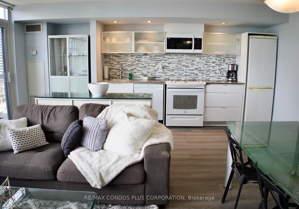 4k-spadina-avenue-toronto-ontario-c13120564