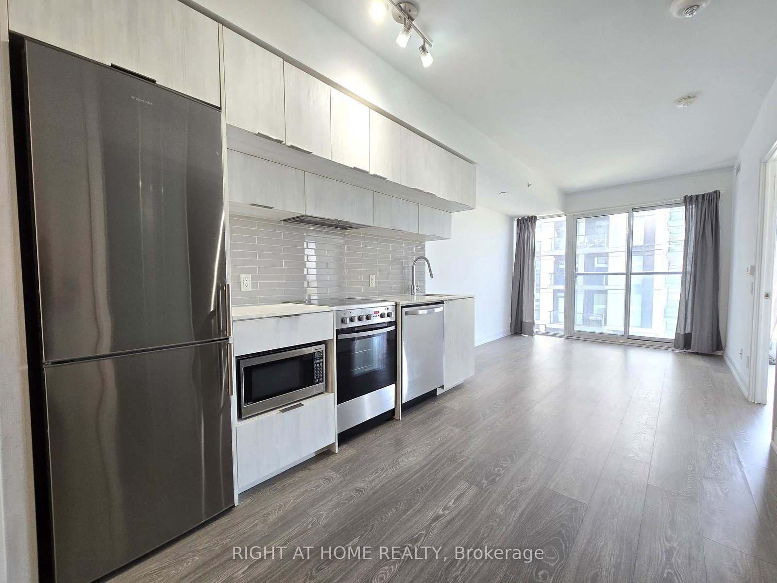 181-dundas-street-e-toronto-ontario-c13121028