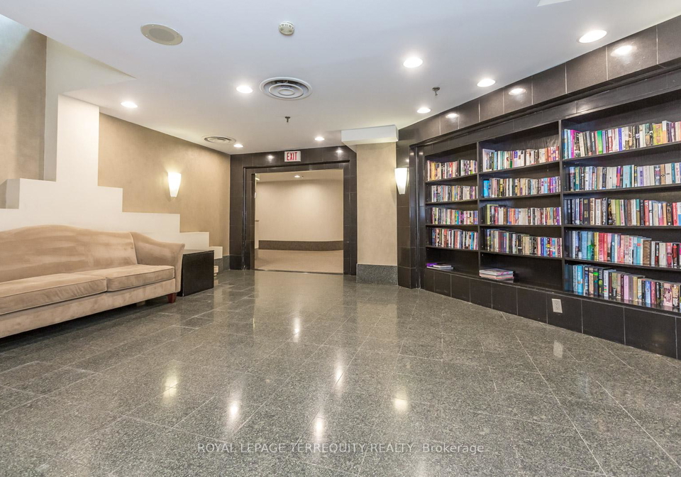 711-bay-street-toronto-ontario-c13121400