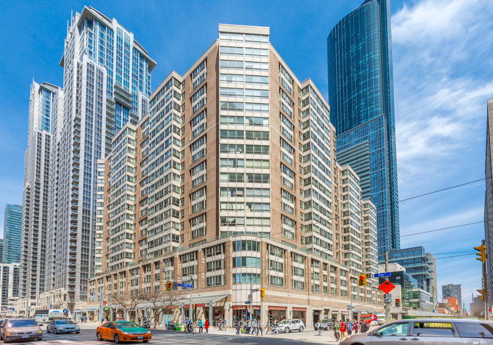 711-bay-street-toronto-ontario-c13121400
