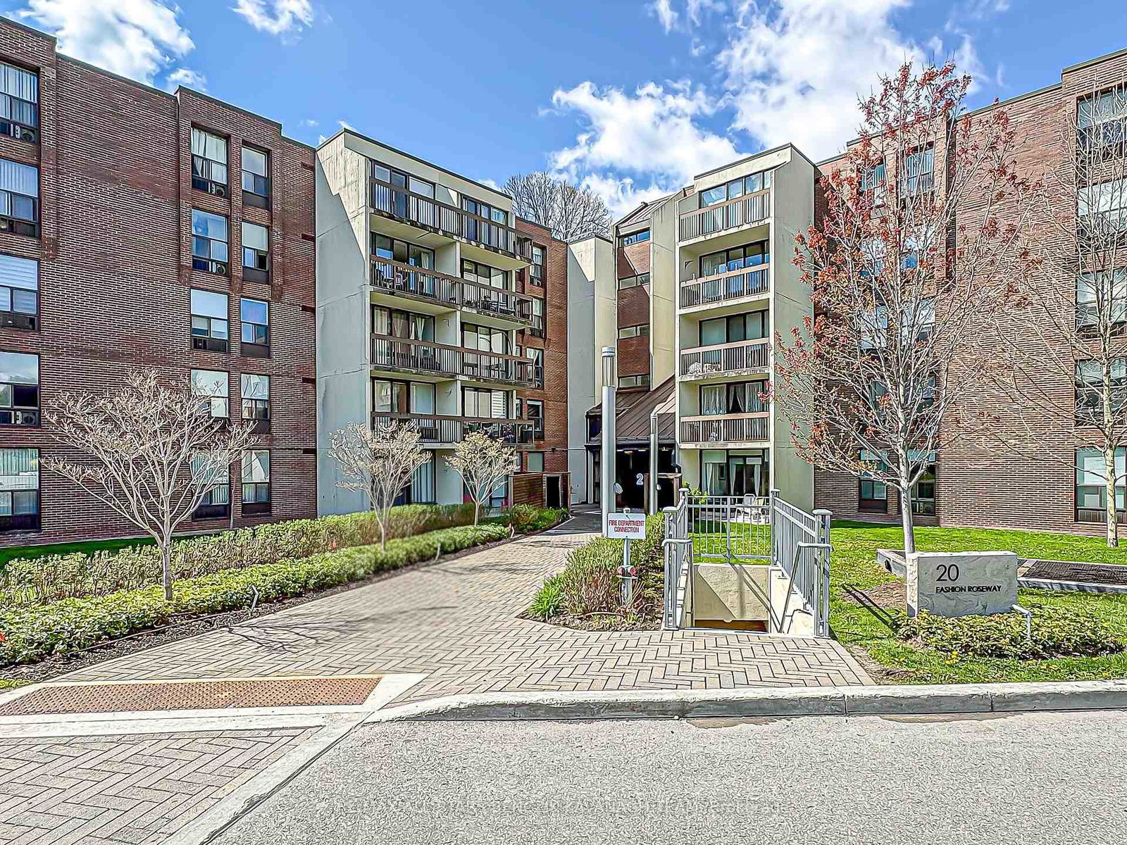 20-fashion-roseway-north-york-ontario-c13121676