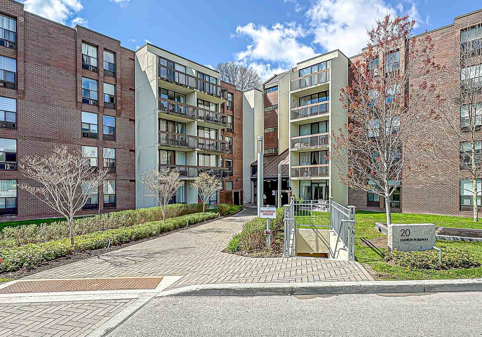20-fashion-roseway-north-york-ontario-c13121676