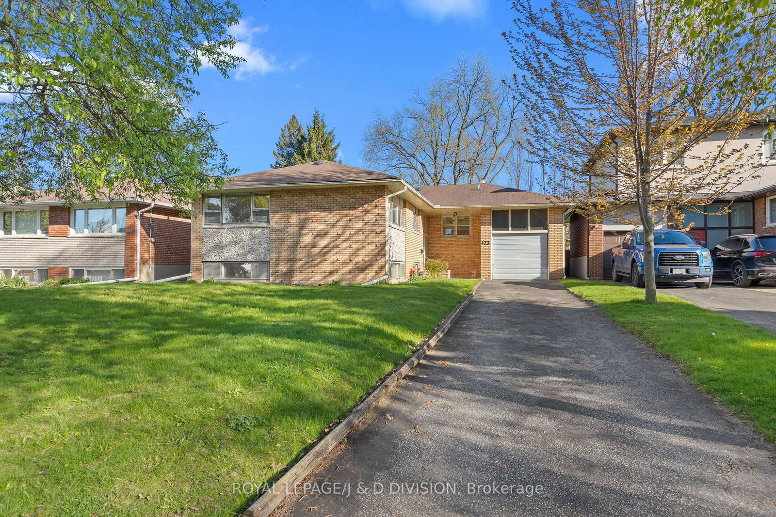 123-betty-ann-drive-toronto-ontario-c13121784