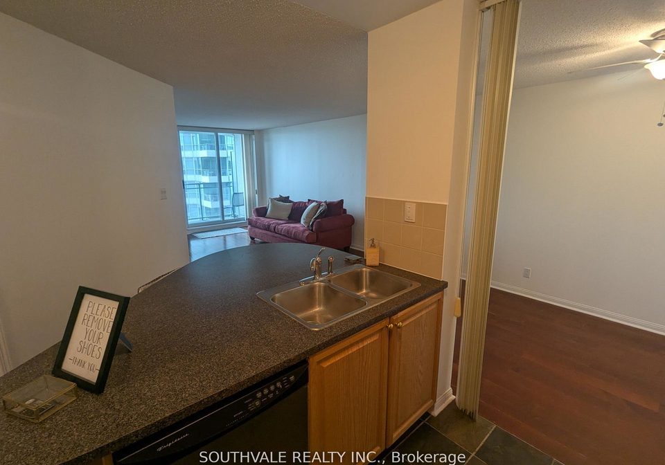 228-queens-quay-w-toronto-ontario-c13122258