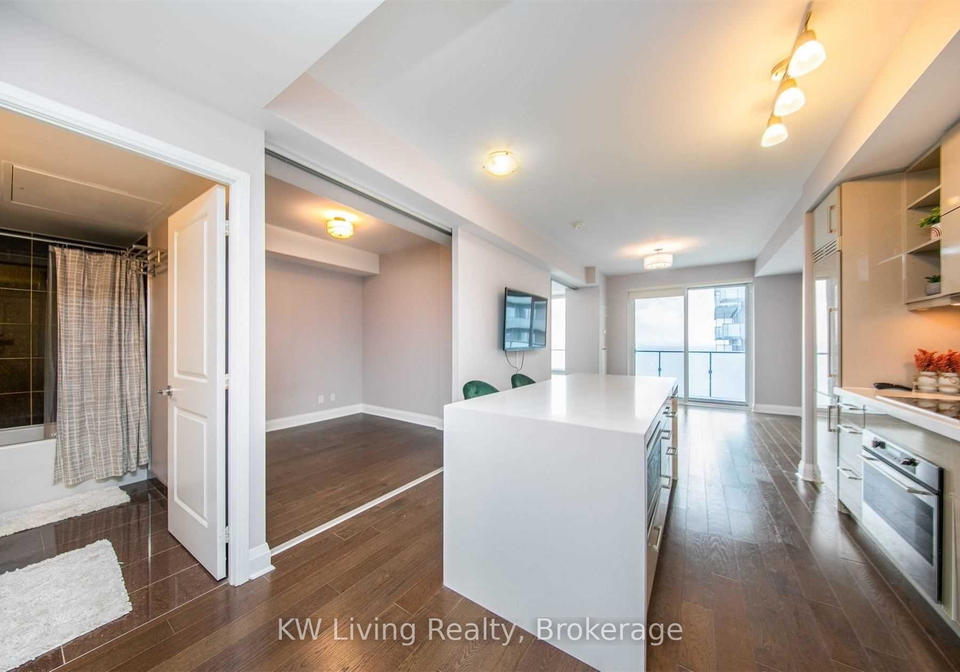 1080-bay-street-toronto-ontario-c13123054
