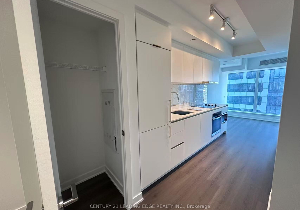 8-wellesley-street-w-toronto-ontario-c13123192