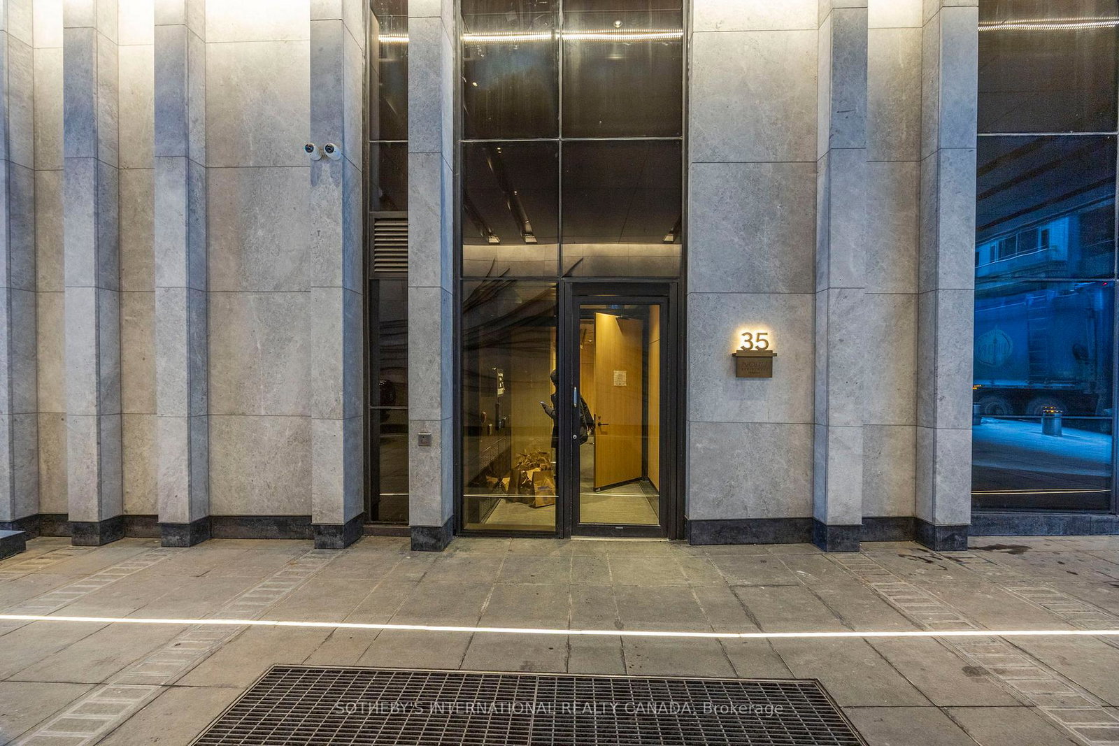 35-mercer-street-toronto-ontario-c13123704