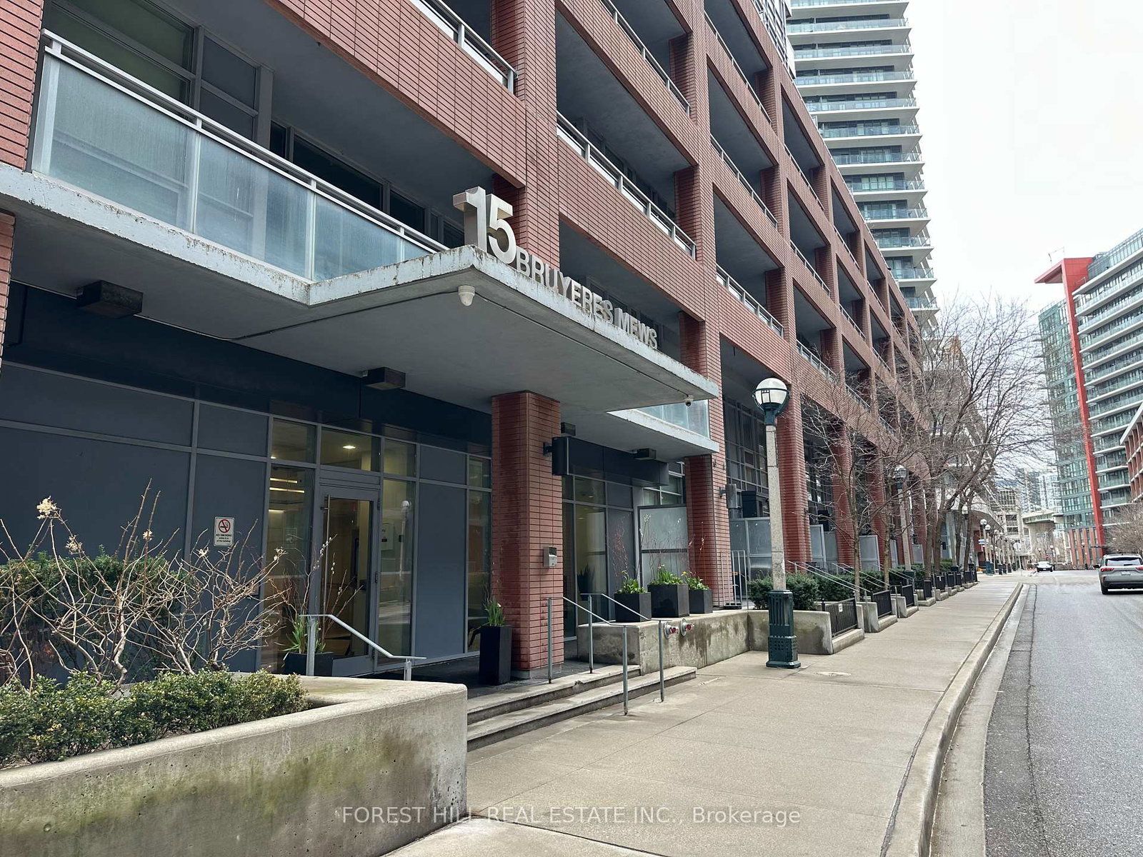 15-bruyeres-mews-toronto-ontario-c13124016