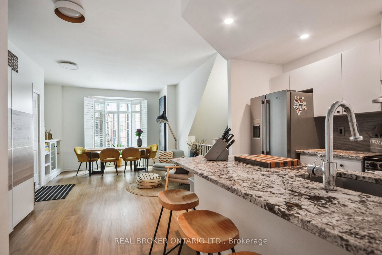 11-niagara-street-toronto-ontario-c13124046