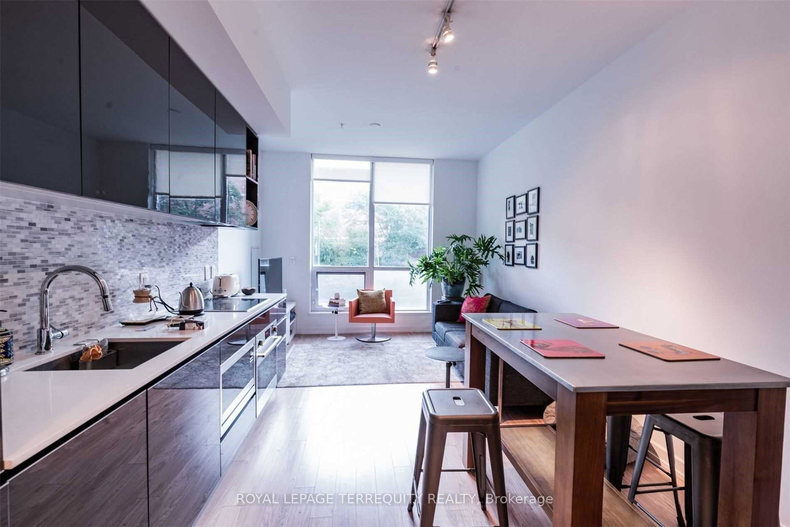 377-madison-avenue-toronto-ontario-c13124318
