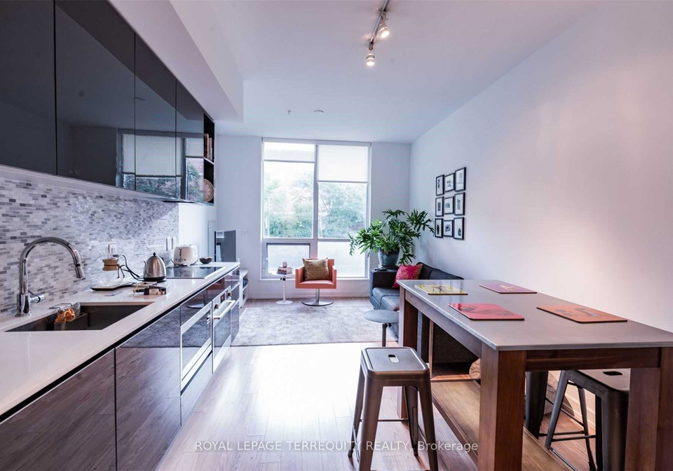 377-madison-avenue-toronto-ontario-c13124318