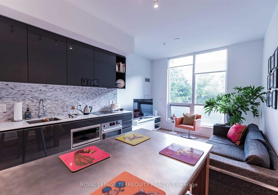 377-madison-avenue-toronto-ontario-c13124318