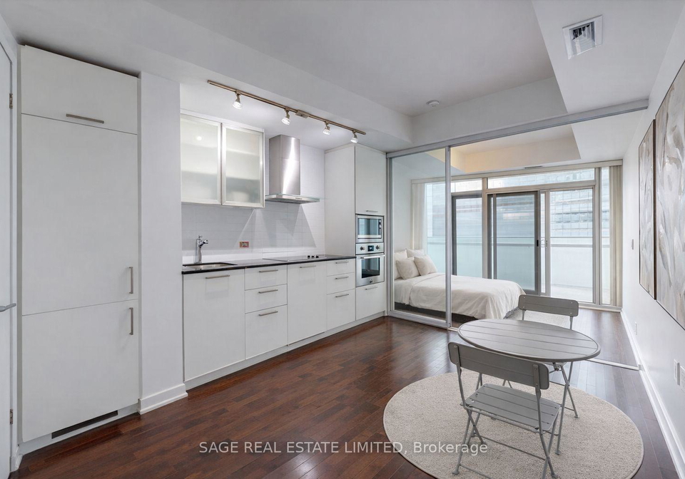 12-york-street-toronto-ontario-c13124712