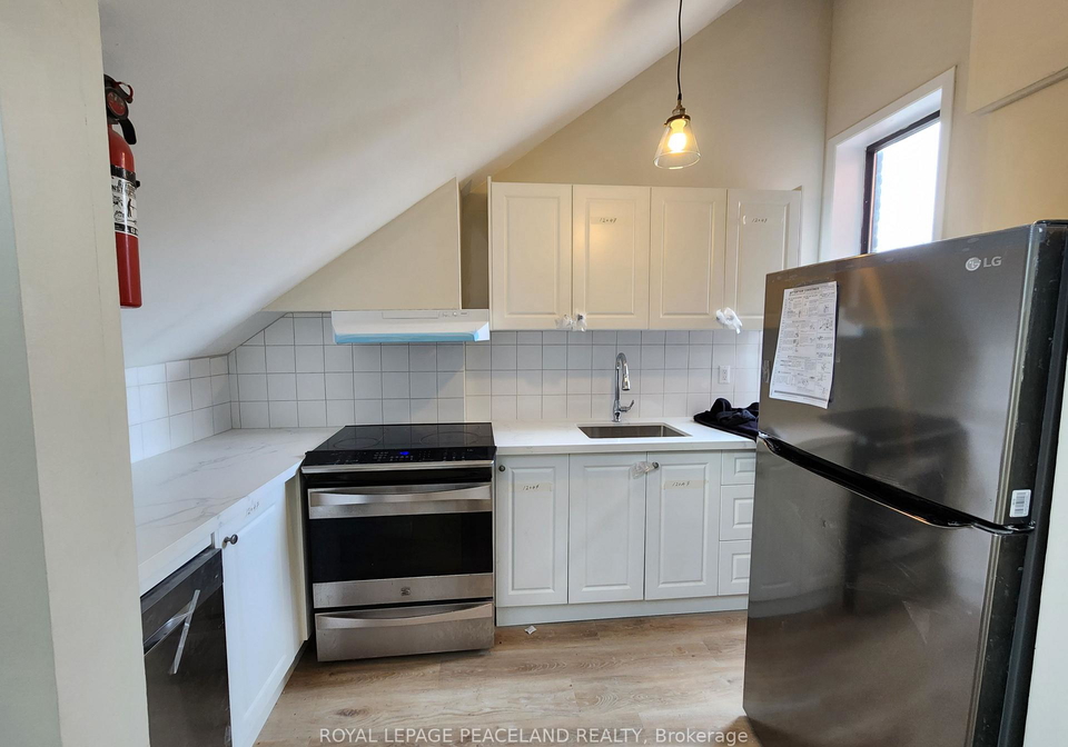 558-spadina-crescent-toronto-ontario-c13124750