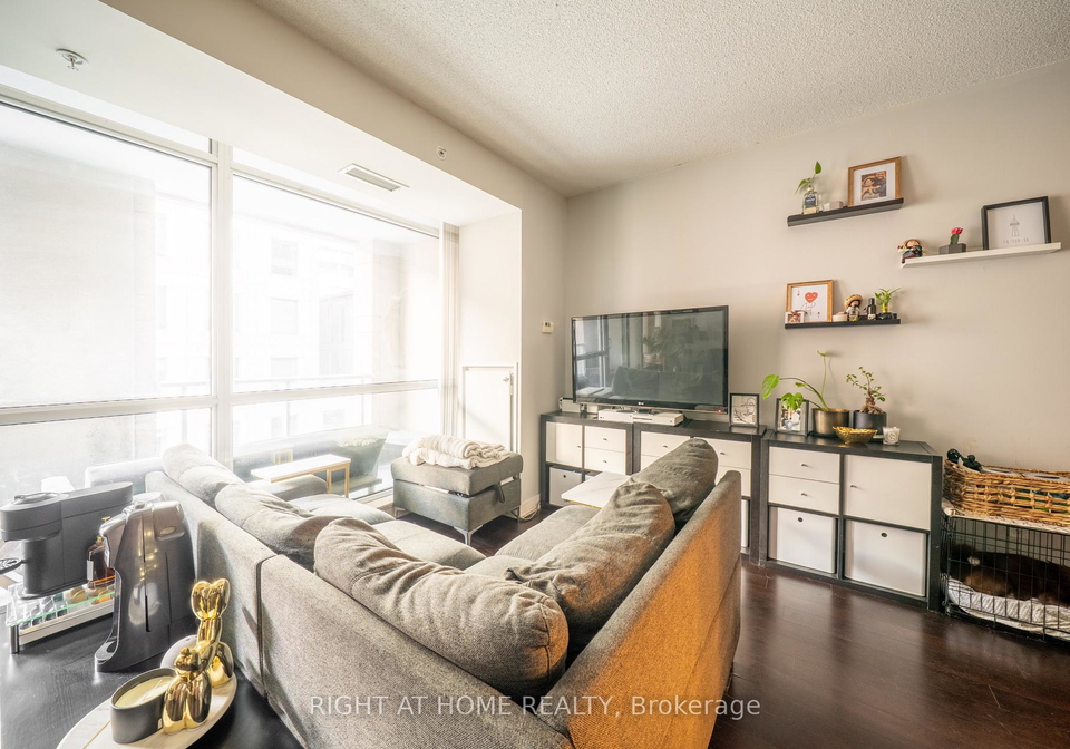 199-richmond-street-w-toronto-ontario-c13124866