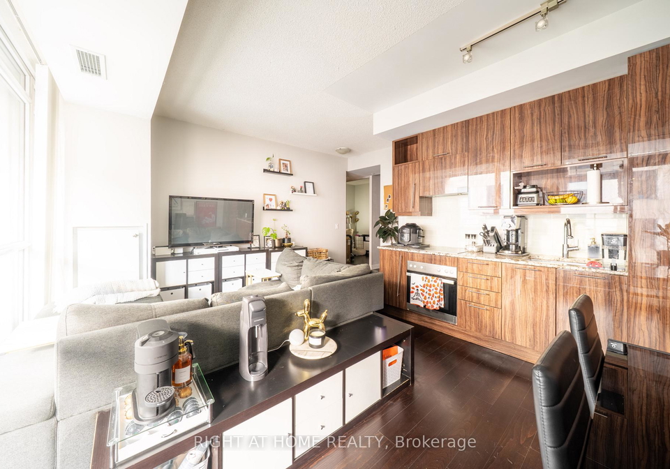 199-richmond-street-w-toronto-ontario-c13124866