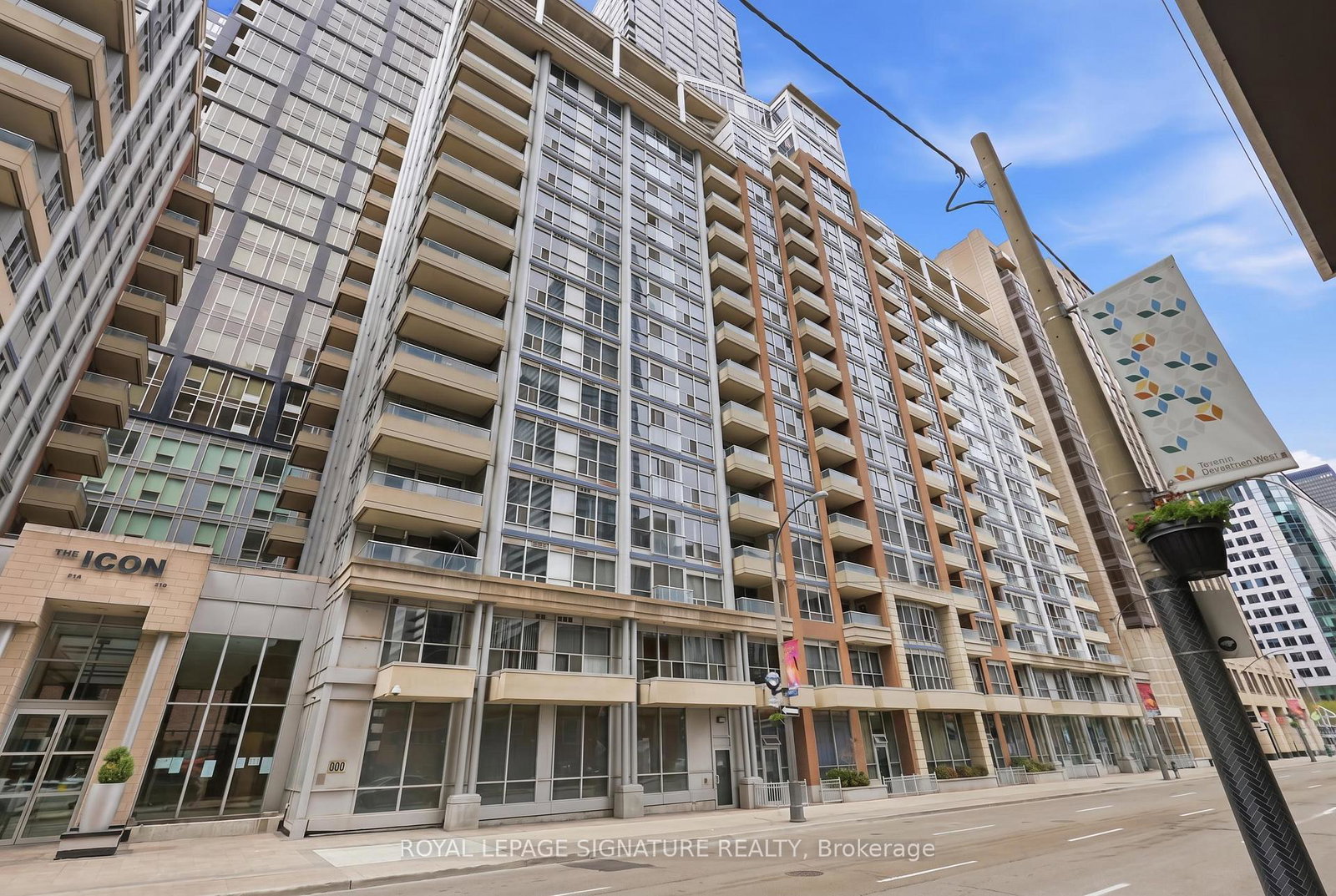 250-wellington-street-w-toronto-ontario-c13124940