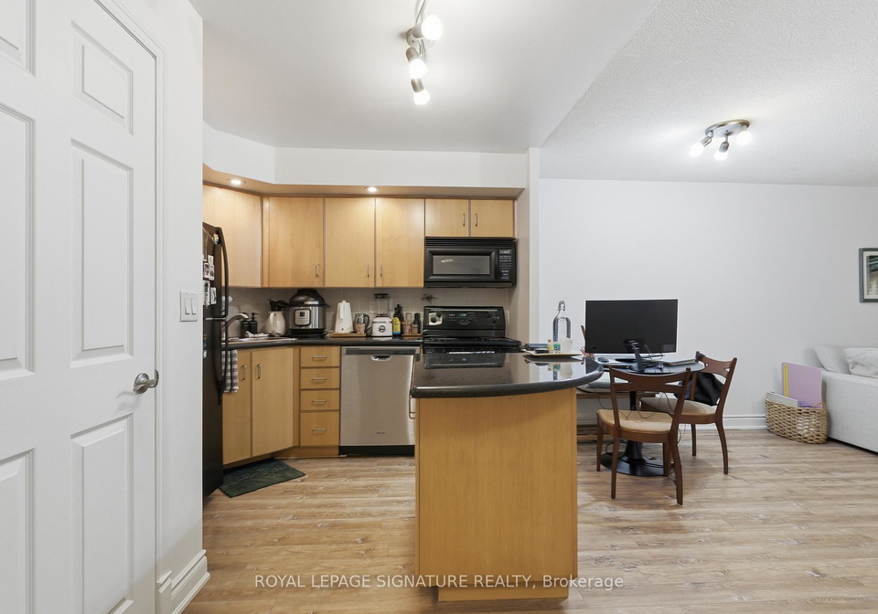250-wellington-street-w-toronto-ontario-c13124940