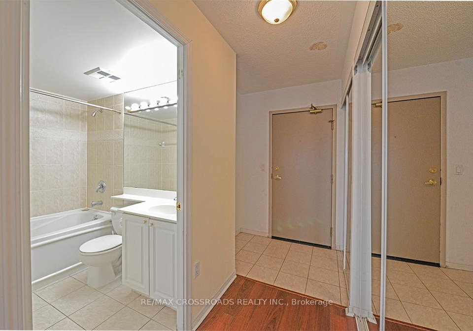 909-bay-street-toronto-ontario-c13125648