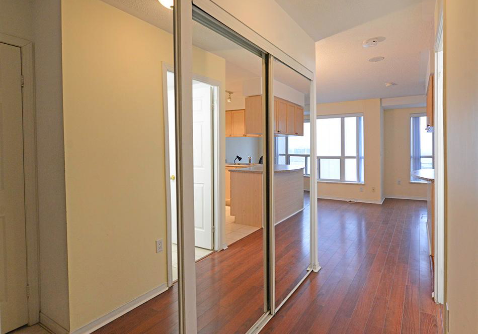 909-bay-street-toronto-ontario-c13125648