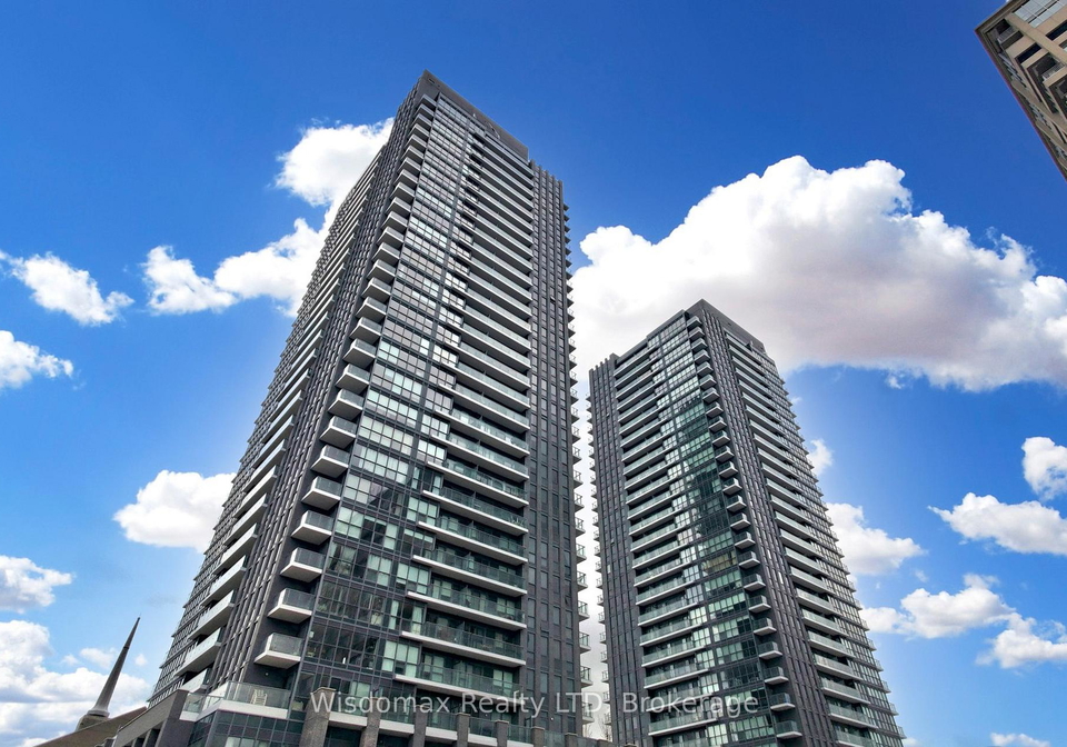 2-sonic-way-east-york-ontario-c13125766