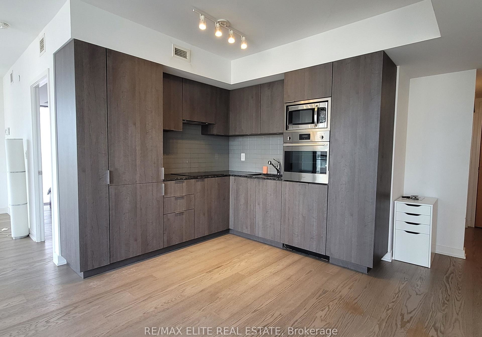 11-wellesley-street-w-toronto-ontario-c13125826