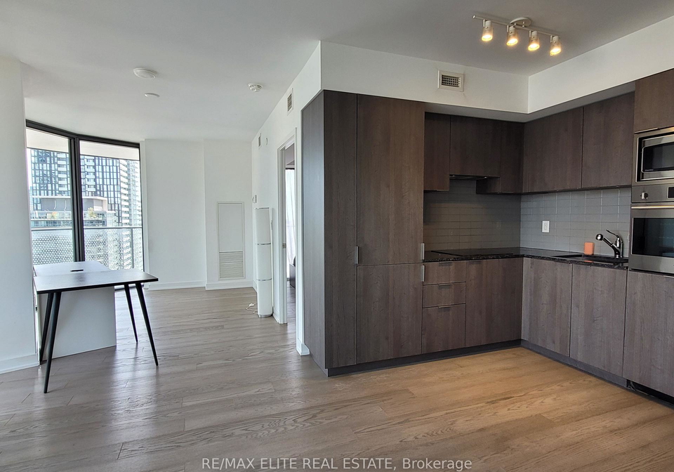 11-wellesley-street-w-toronto-ontario-c13125826