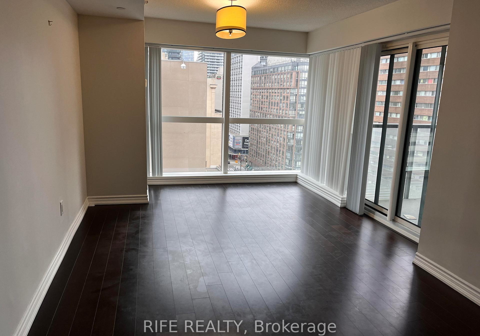 386-yonge-street-toronto-ontario-c13125846