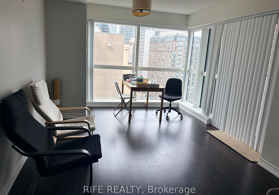 386-yonge-street-toronto-ontario-c13125846