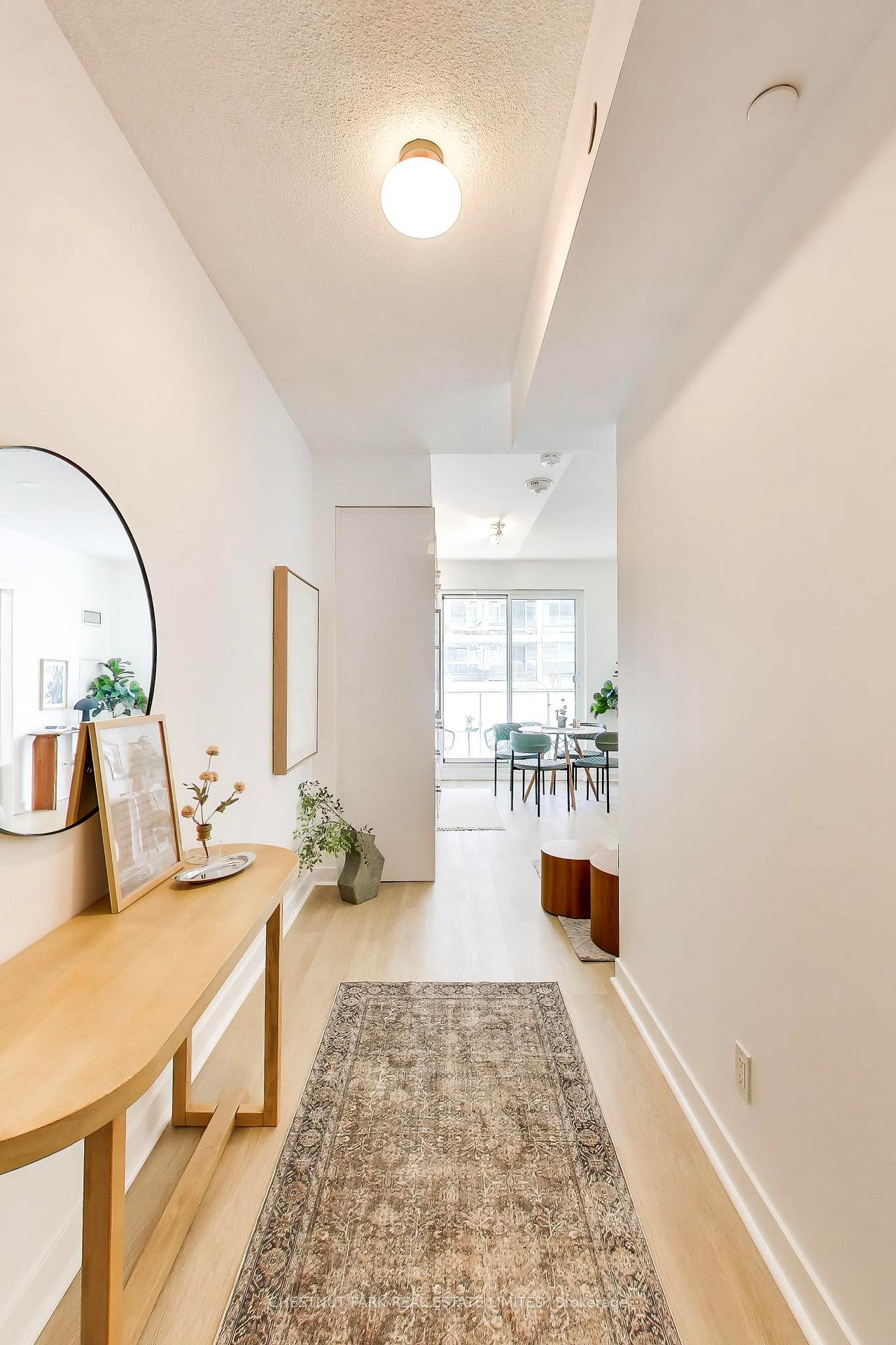 2221-yonge-street-toronto-ontario-c13126060