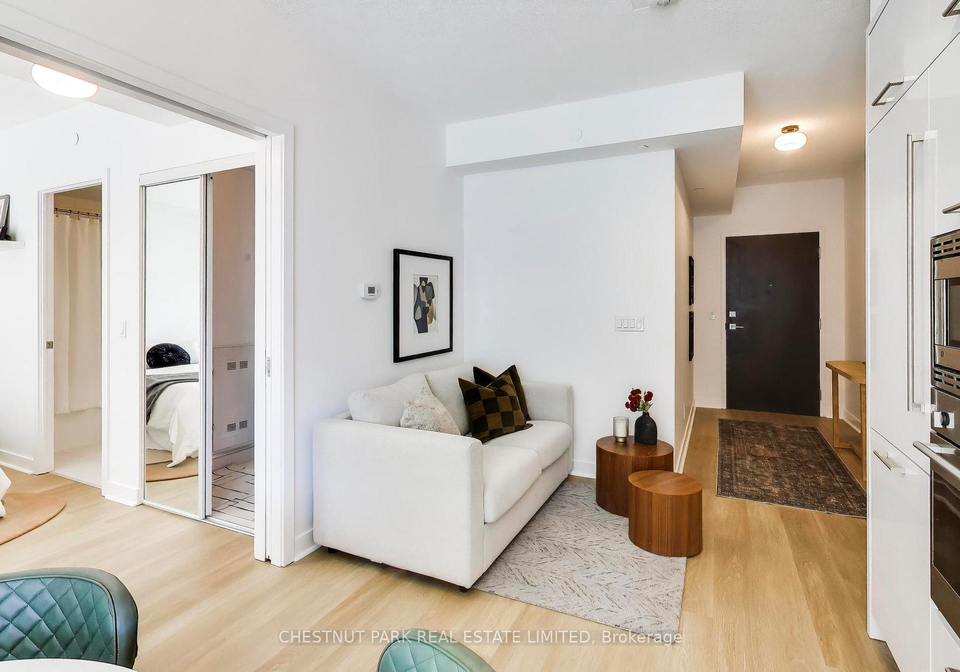 2221-yonge-street-toronto-ontario-c13126060