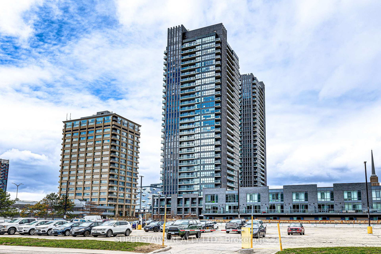 2-sonic-way-east-york-ontario-c13127704