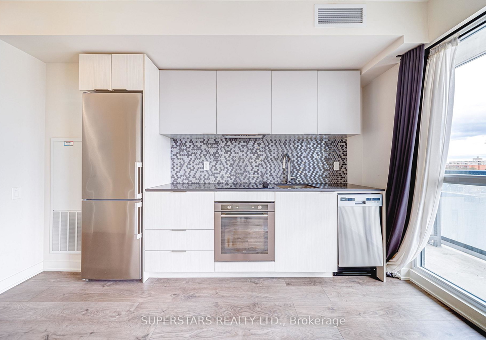 2-sonic-way-east-york-ontario-c13127704