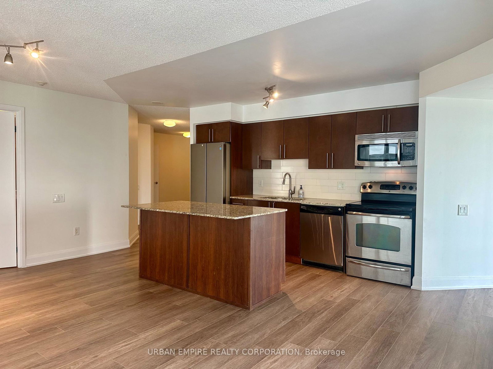 2191-yonge-street-toronto-ontario-c13128188