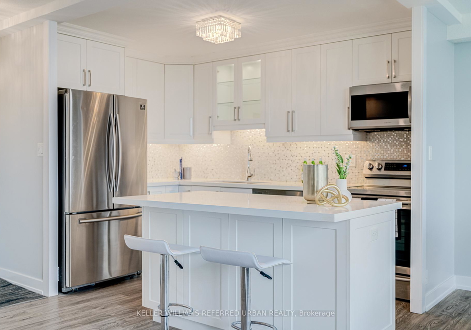 10-edgecliff-golfway-east-york-ontario-c13128306