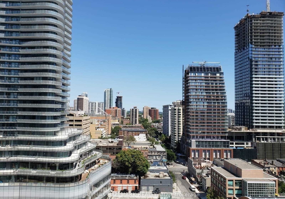 909-bay-street-toronto-ontario-c13128356