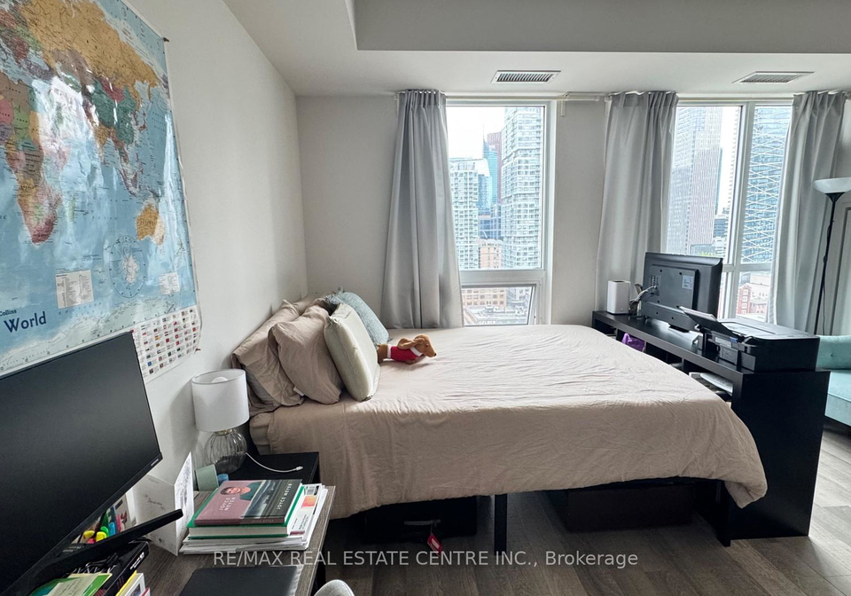 318-richmond-street-toronto-ontario-c13129404