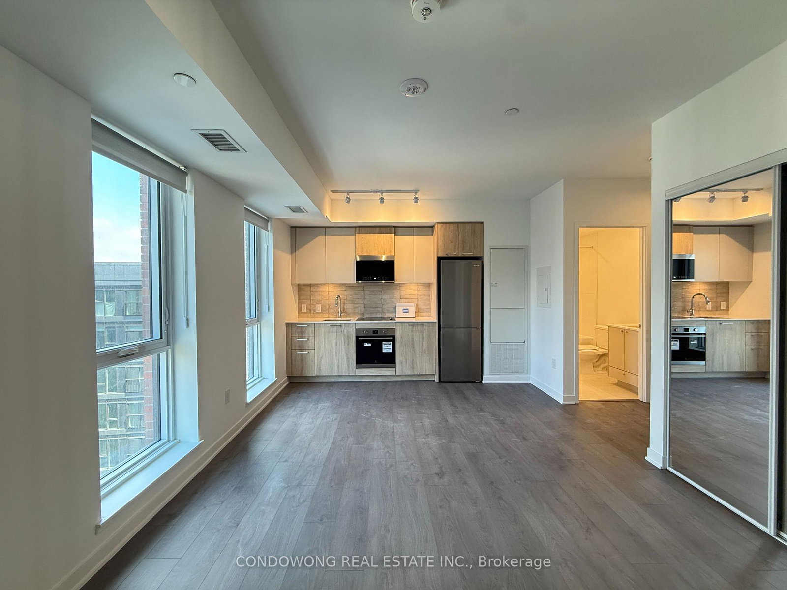 10-oak-street-toronto-ontario-c13130120