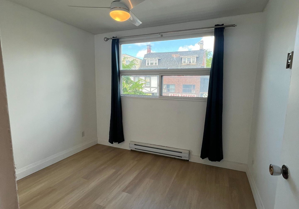 1087-bloor-street-w-toronto-ontario-c13130230