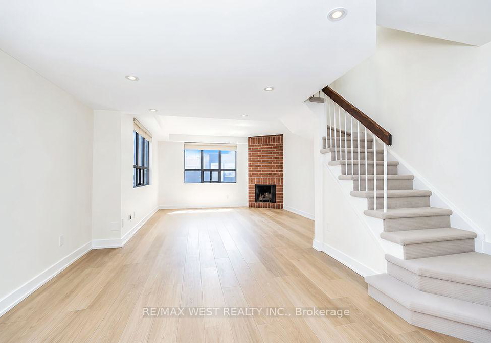 19-dundonald-street-toronto-ontario-c13130706